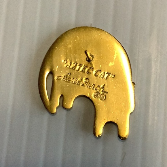 LAUREL BURCH Burgundy Black Enamel Aztec Cat Cloisonné Brooch 1980s Vintage - Picture 5 of 10